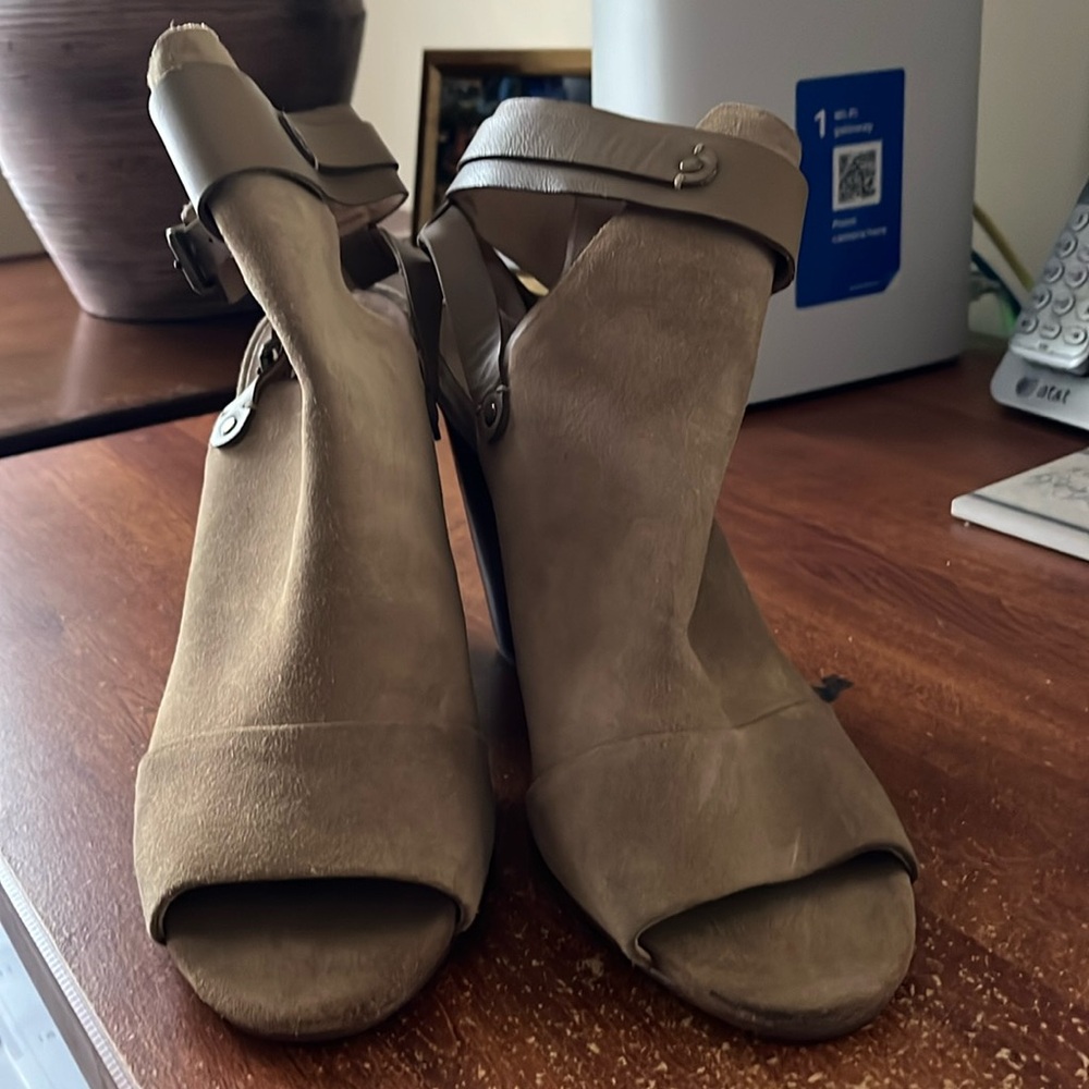 Joe’s jeans women’s size 10 suede ankle strap booty open peep toe blocke…